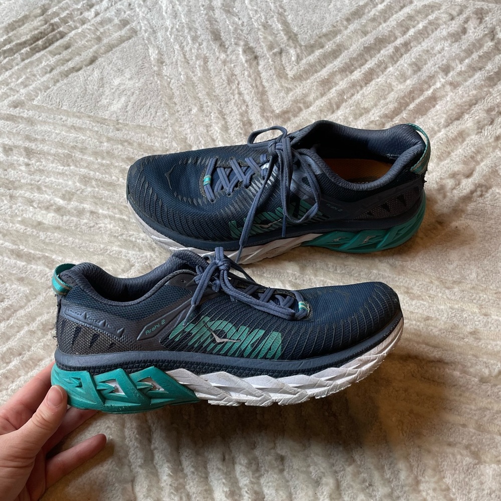 HOKA One One “ARAHI” in Poseidon